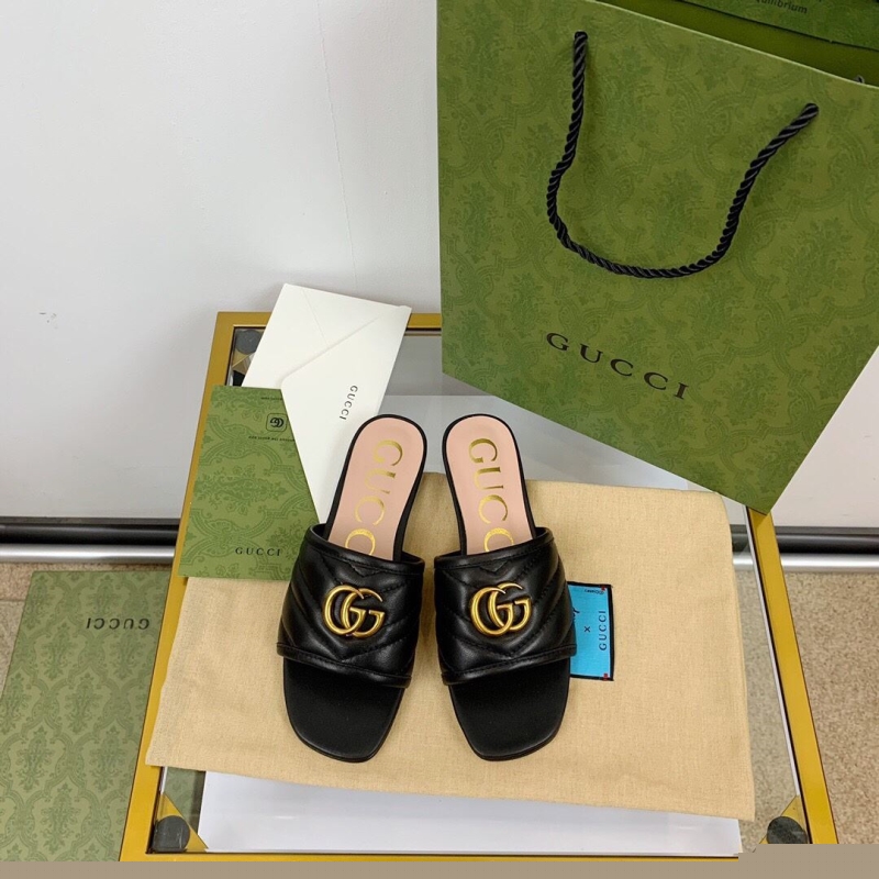 G*u*i slippers